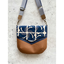 Kleine Umhängetasche "Grumpy Whale Blau"