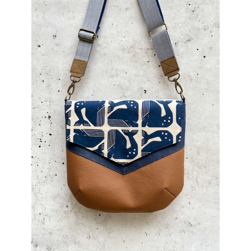 Kleine Umhängetasche "Grumpy Whale Blau"